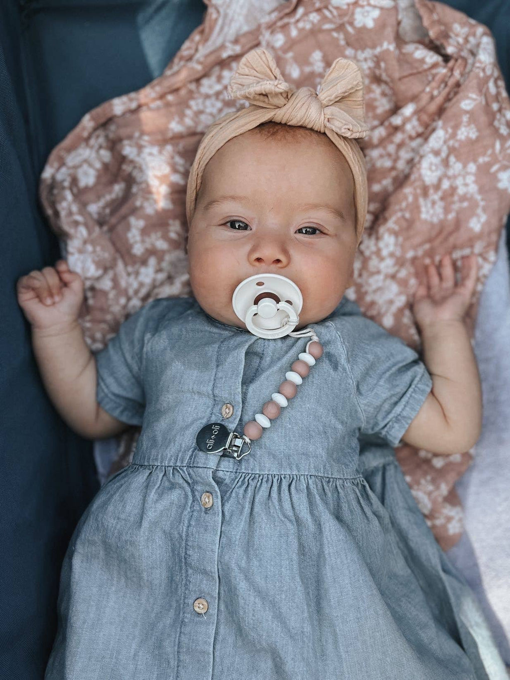 Ali+Oli Silicone Pacifier Clip | Mini Lentil: Mint