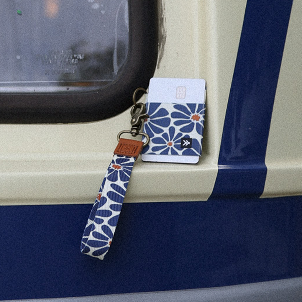 Emmeline Navy - Wristlet Keychain: Blue/Cream