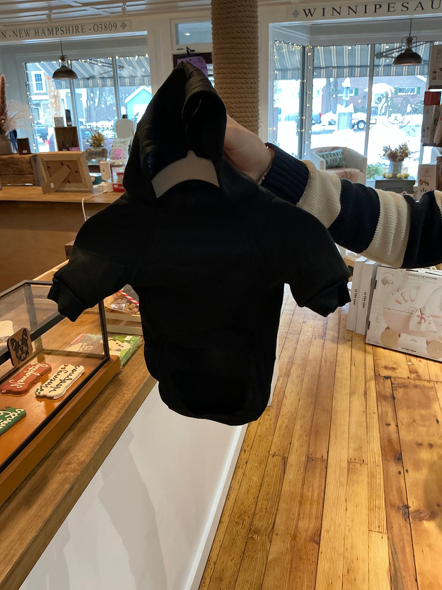 Black dog hoodie medium