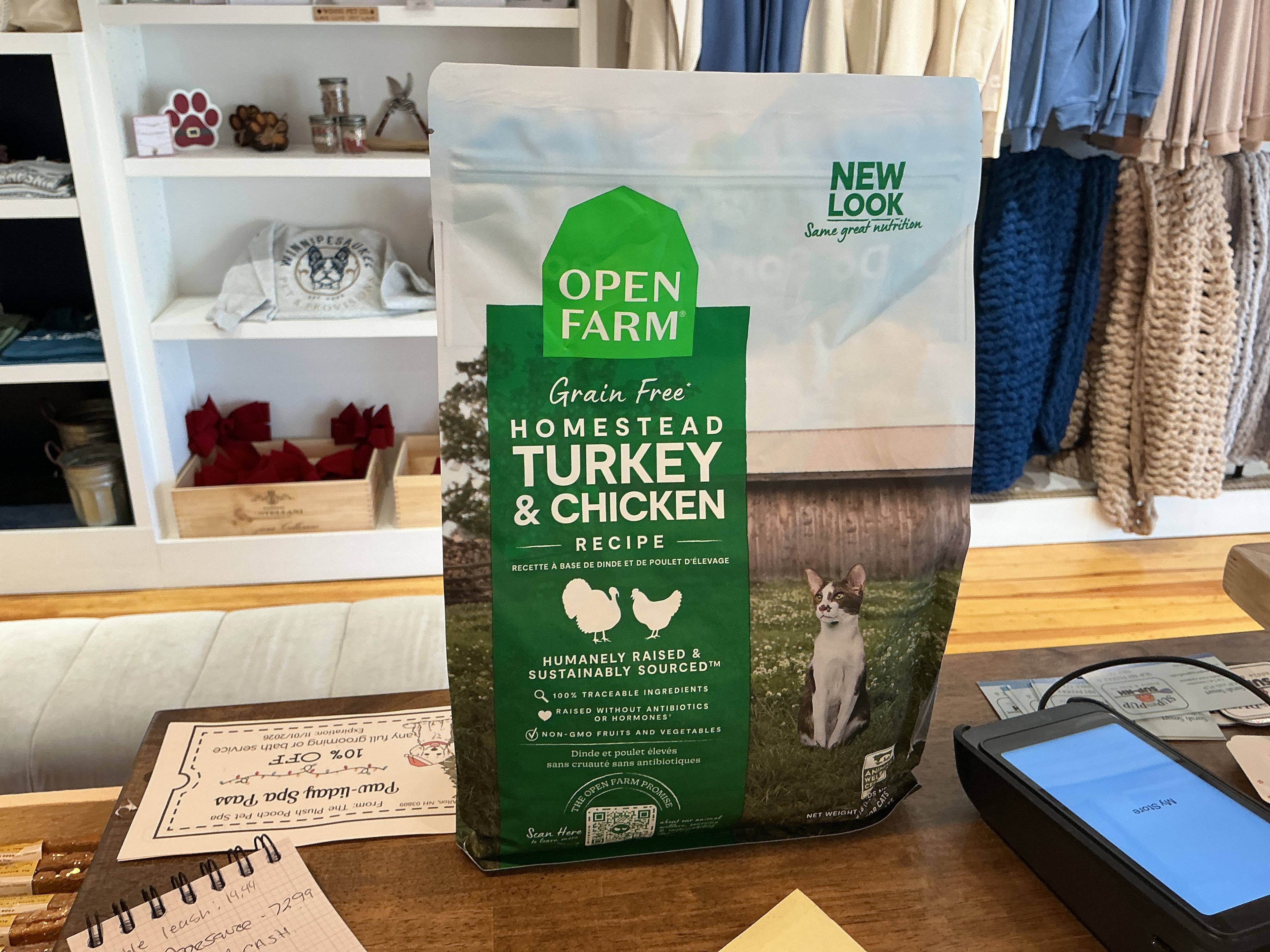 Turkey and chicken dry cat food